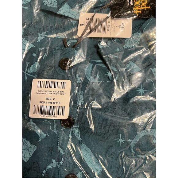 Torrid Disney Hocus Pocus Mini Challis Button Front Skirt Sz 2 - Picture 4 of 4